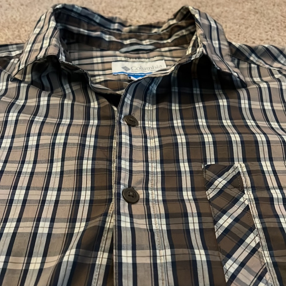Men’s Columbia button down dress shirt size Small